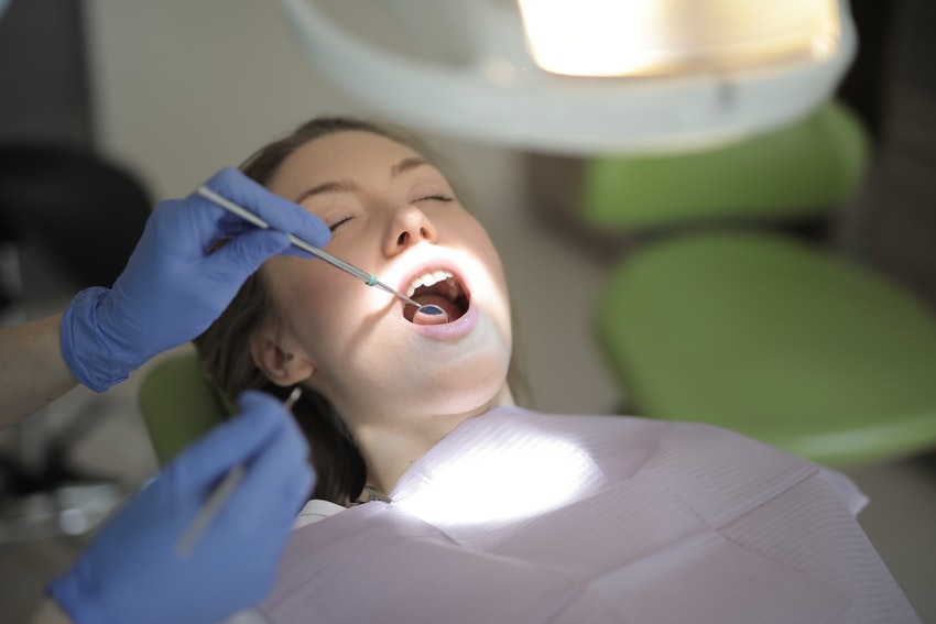 Zahnarzt Behandlung einer Zahn Plombe